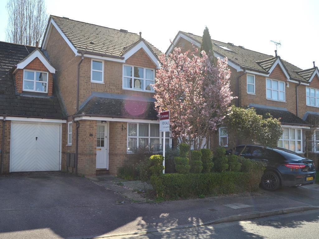 Riverview Gardens, Cobham, KT11 3 bed semidetached house £529,950