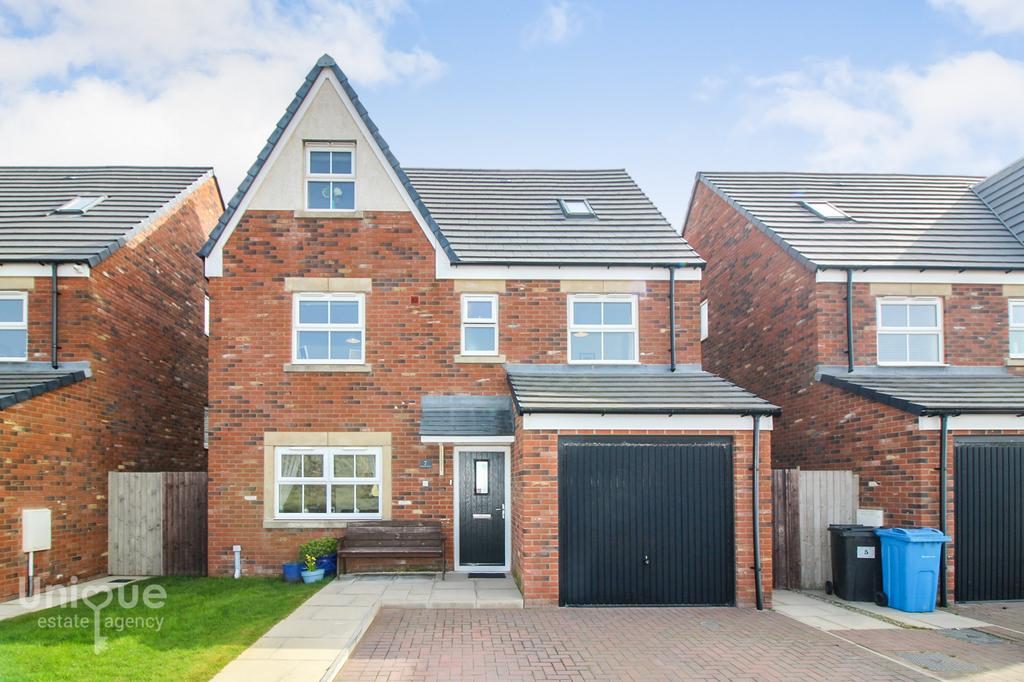 Fletcher Drive, Lytham St. Annes, FY8 5 bed detached house £280,000