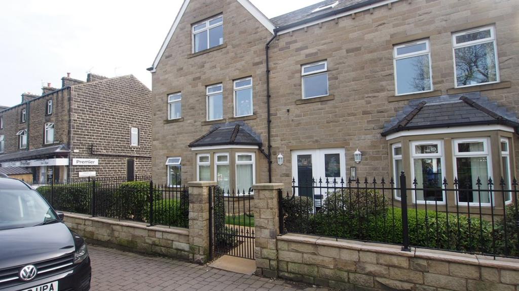 Cravendale Court, Colne 2 bed apartment £595 pcm (£137 pw)