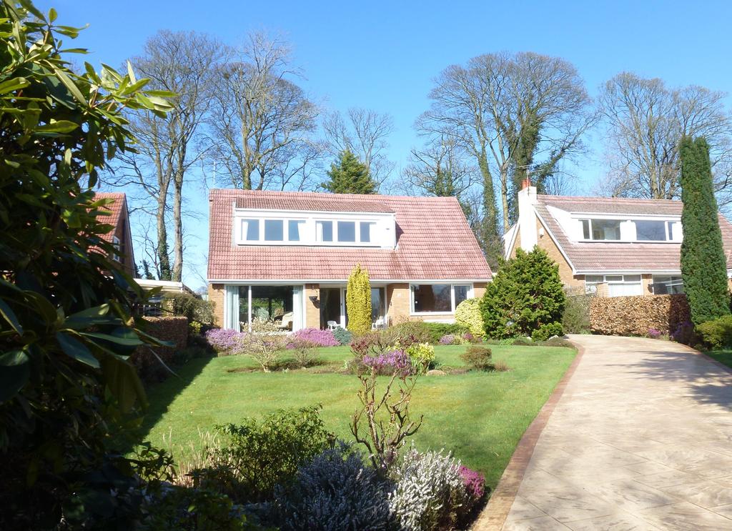 PARKGATE DRIVE, LEYLAND PR25 3 bed detached house £375,000