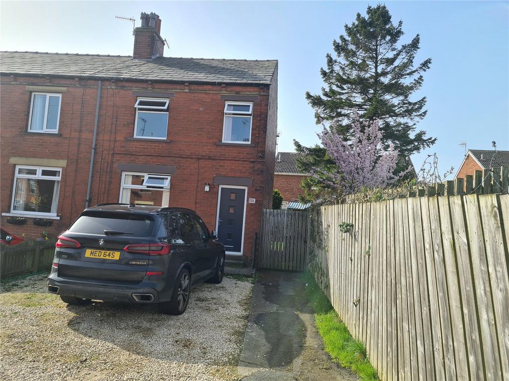 Farfield Avenue, Carlinghow, Batley... 3 bed end of terrace house £