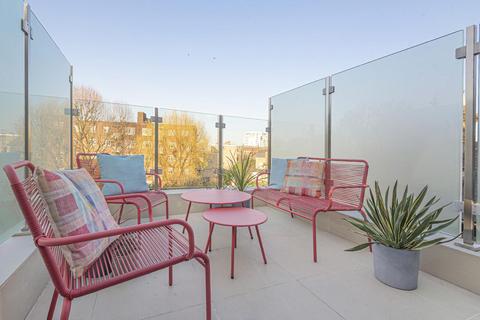 27c Ringford Road, London, SW18 1RP