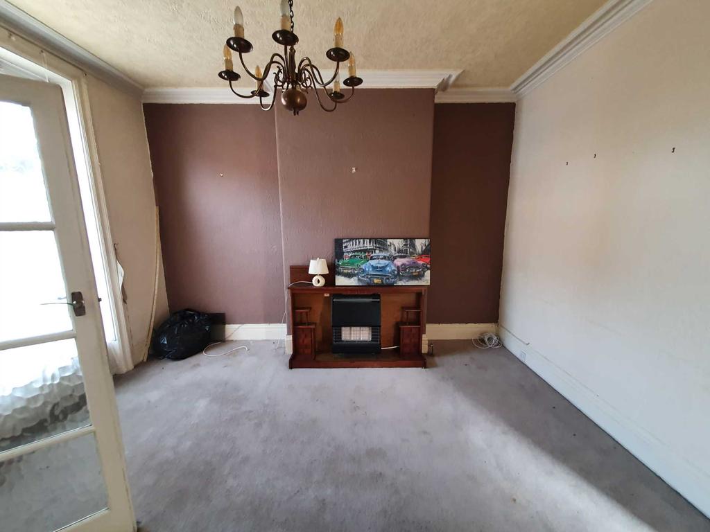 Huddersfield Road, Ravensthorpe 2 bed end of terrace house £80,000