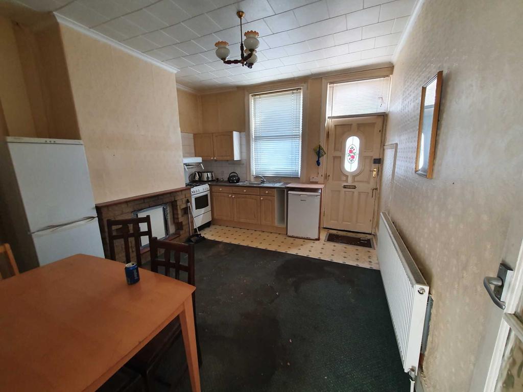 Huddersfield Road, Ravensthorpe 2 bed end of terrace house £80,000