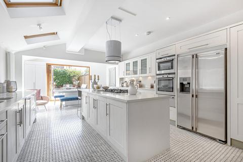4 Beauchamp Terrace, London, SW15 1BW