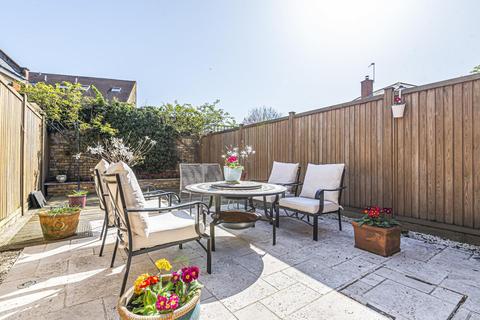 4 Beauchamp Terrace, London, SW15 1BW