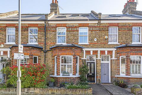 4 Beauchamp Terrace, London, SW15 1BW