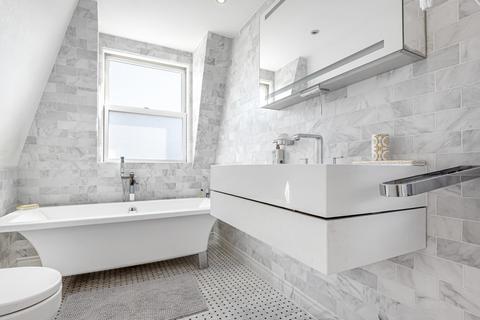 4 Beauchamp Terrace, London, SW15 1BW