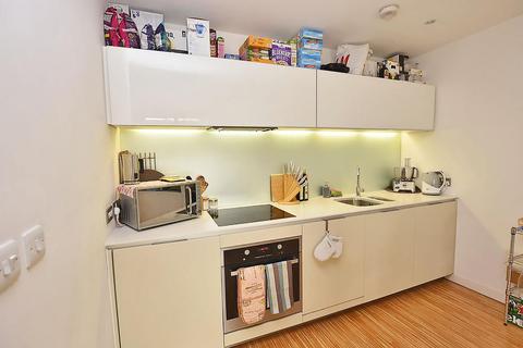 163 Wingate Square, London, SW4 0AN