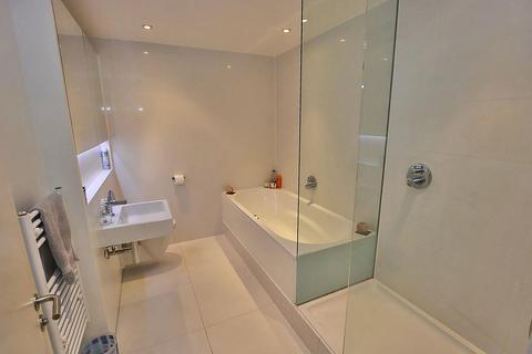 163 Wingate Square, London, SW4 0AN
