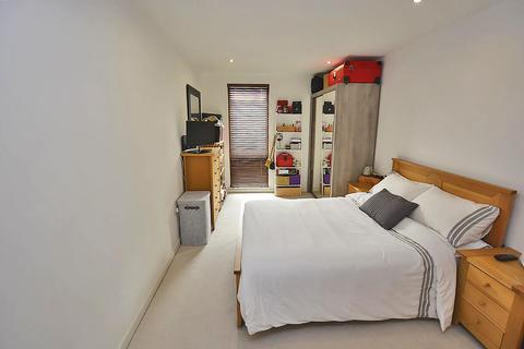163 Wingate Square, London, SW4 0AN