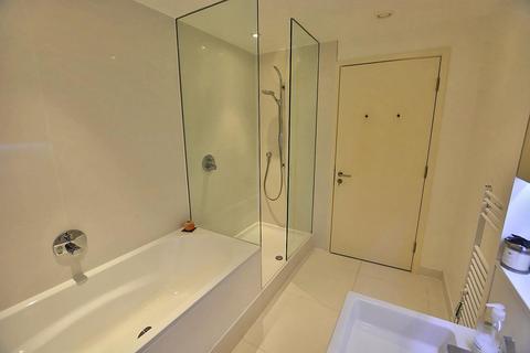 163 Wingate Square, London, SW4 0AN