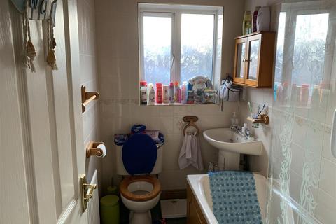 8 Bretton Gardens, Wolverhampton, WV10 9YQ