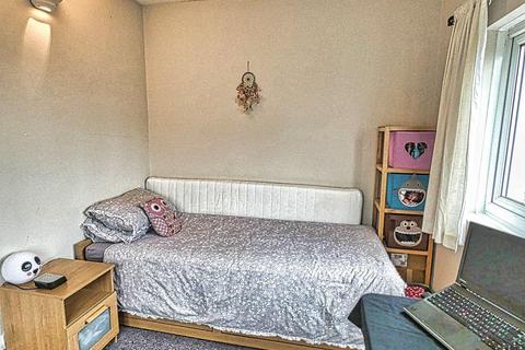 15 Beech Grove, Northampton, NN3 6JX
