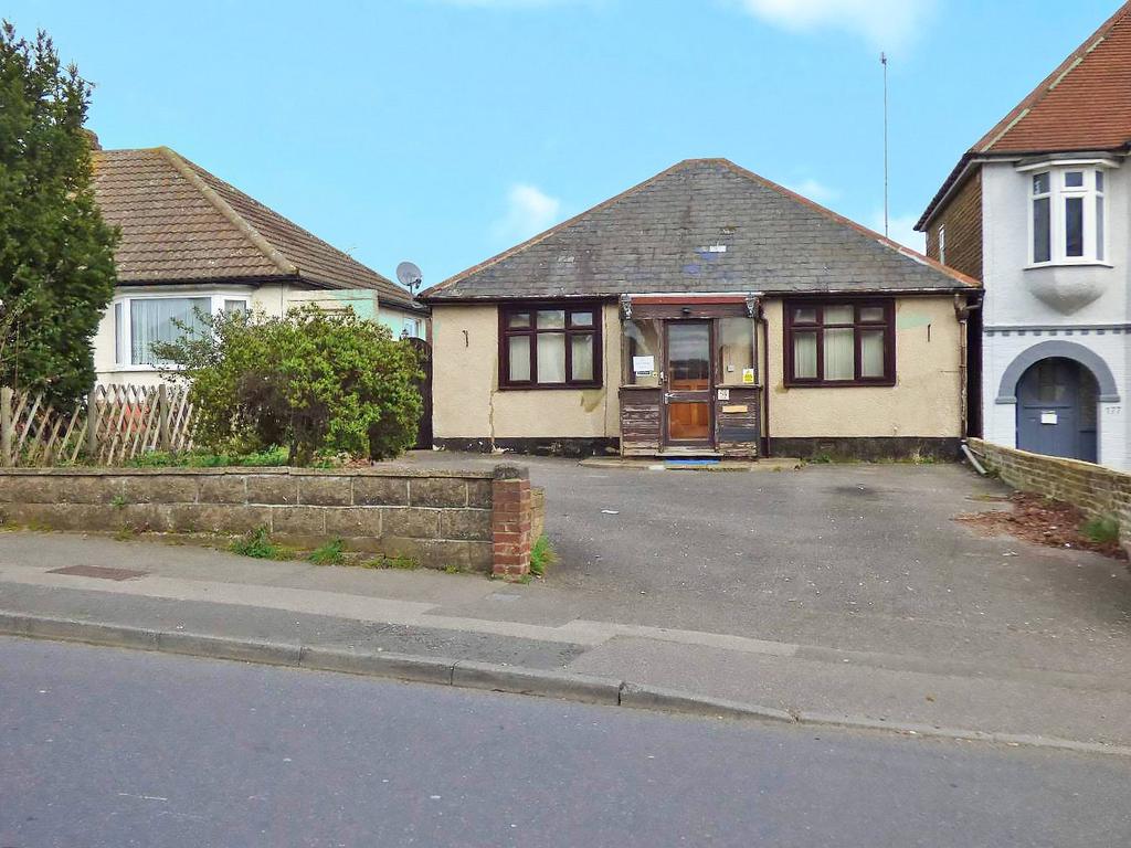 Grange Road, Gillingham, Kent, ME7 2 bed bungalow £240,000