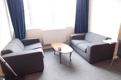 3 bedroom apartment to rent, Wimborne Road, Winton, Bournemouth