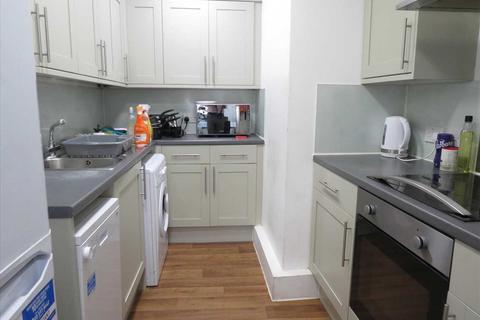 3 bedroom apartment to rent, Holdenhurst Road, Bournemouth, Bournemouth