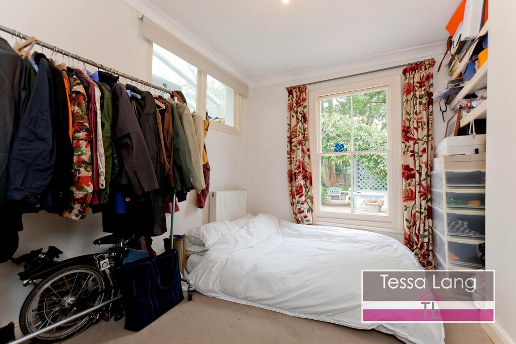Bedroom/Home office