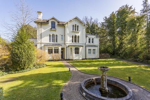 Flat 4, 13 Broadwater Down, Tunbridge Wells, TN2 5NJ