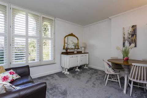 Flat 4, 13 Broadwater Down, Tunbridge Wells, TN2 5NJ