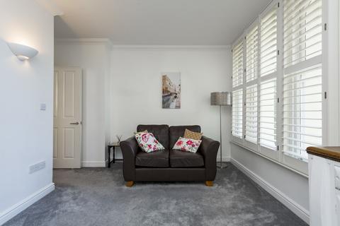 Flat 4, 13 Broadwater Down, Tunbridge Wells, TN2 5NJ