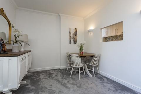 Flat 4, 13 Broadwater Down, Tunbridge Wells, TN2 5NJ