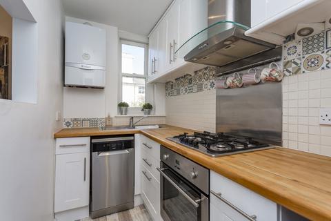 Flat 4, 13 Broadwater Down, Tunbridge Wells, TN2 5NJ