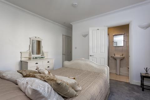 Flat 4, 13 Broadwater Down, Tunbridge Wells, TN2 5NJ