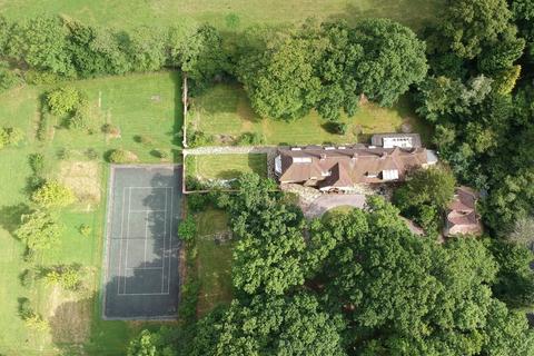 5 bedroom detached house to rent, Wootton, New Forest