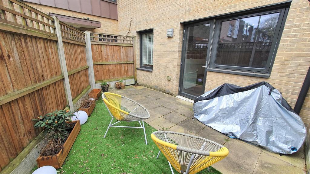 2 Double Bedroom   Garden Apartment