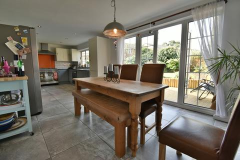 11 Swarbourn Close, Yoxall, Burton-on-trent, DE13 8NX