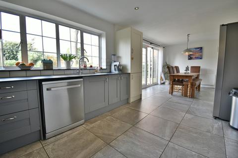 11 Swarbourn Close, Yoxall, Burton-on-trent, DE13 8NX