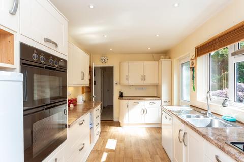 9 Oakfield, Hawkhurst, Cranbrook, TN18 4JR