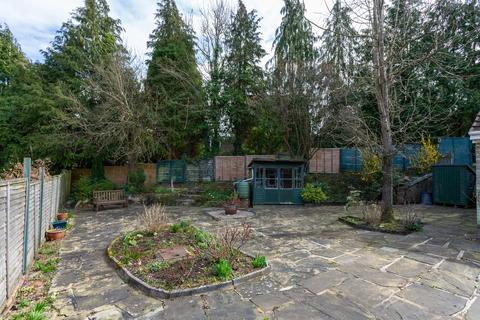 9 Oakfield, Hawkhurst, Cranbrook, TN18 4JR