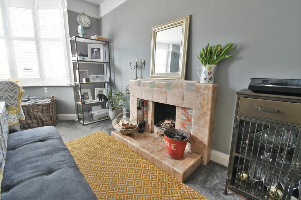 Field Lane, BurtononTrent 3 bed detached house £280,000