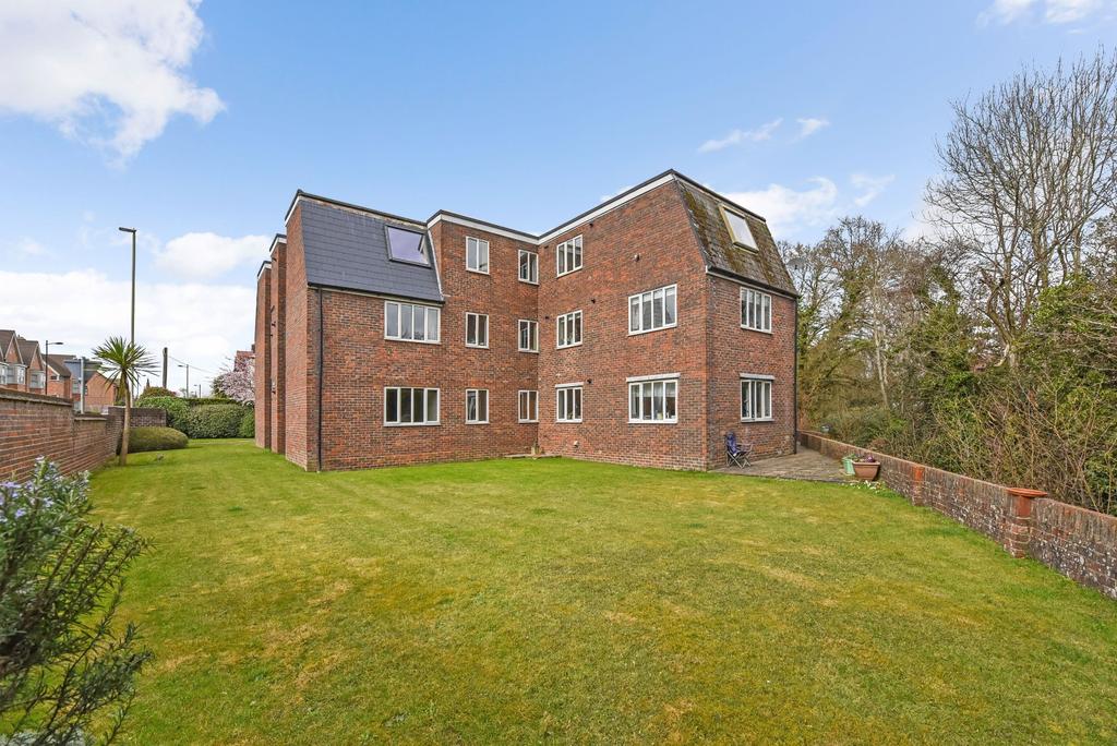 North Road, Petersfield 2 bed flat for sale £215,000