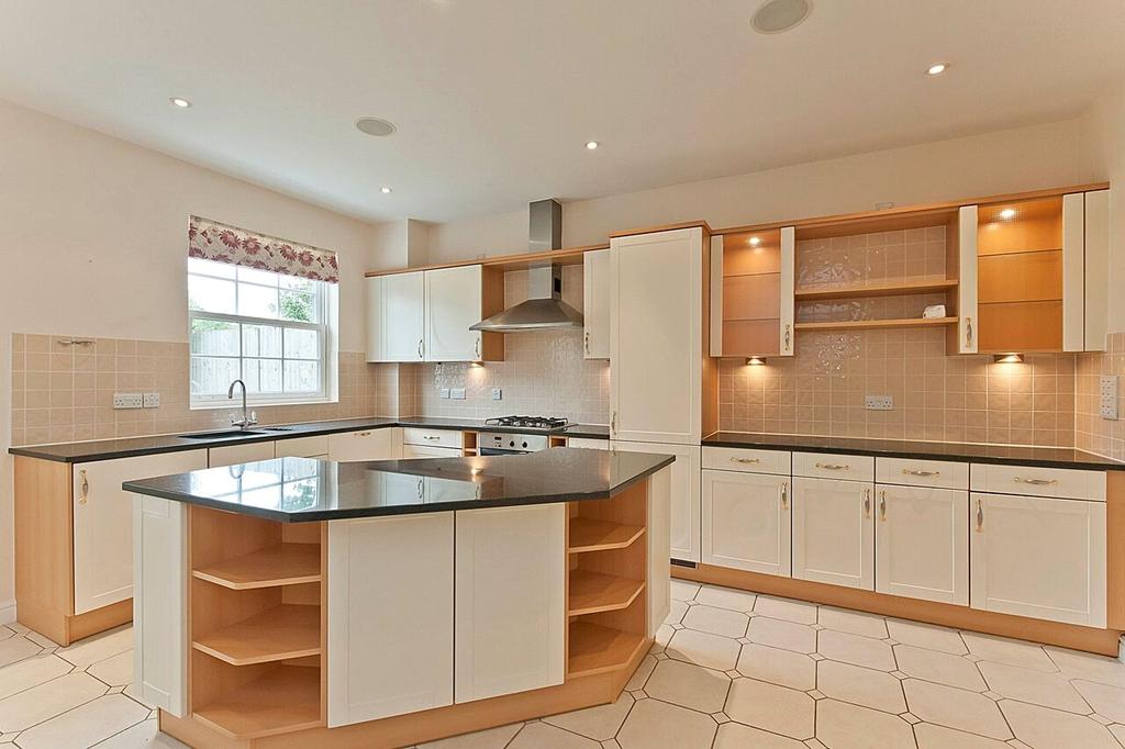 White Lion Gate, Cobham, KT11 3 bed end of terrace house £3,300 pcm