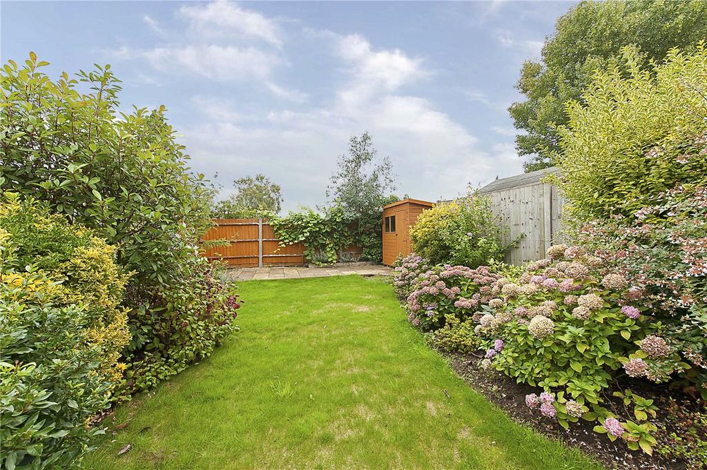 White Lion Gate, Cobham, KT11 3 bed end of terrace house £3,300 pcm