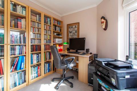 37 Hilltop Road, Caversham, Reading, RG4 7HR