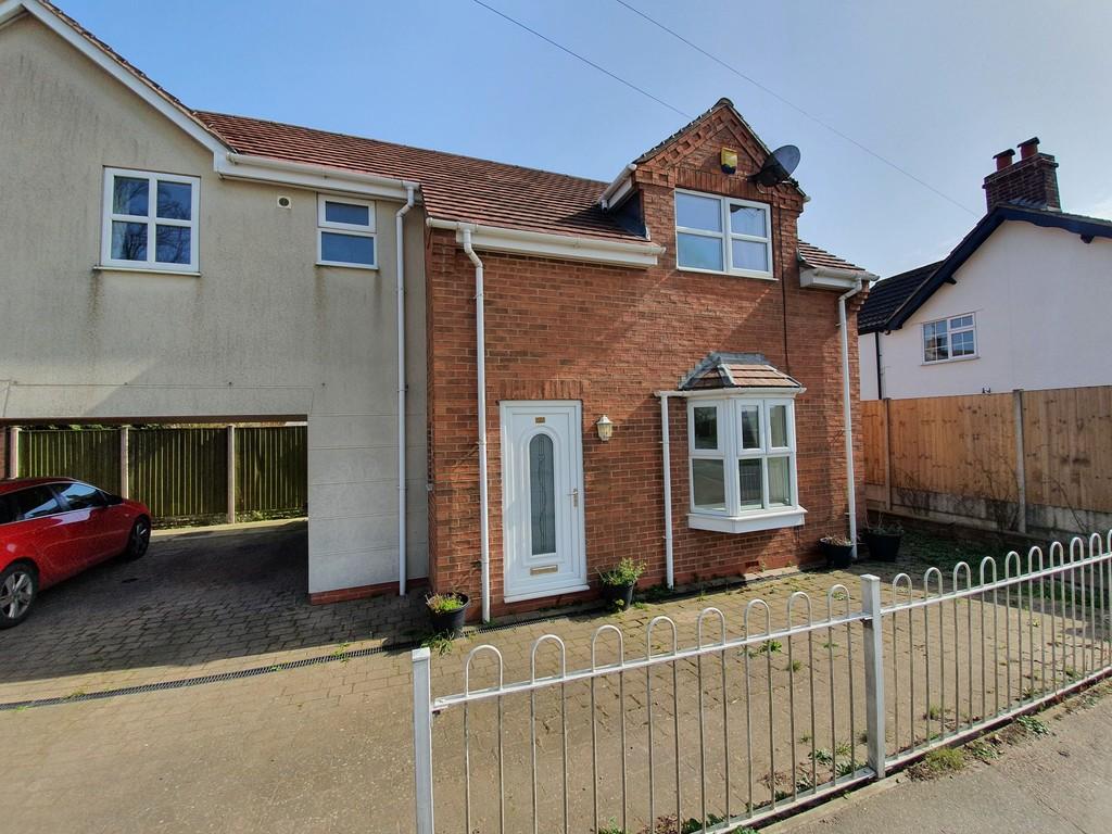 Main Road, Nether Broughton 2 bed link detached house £135,000