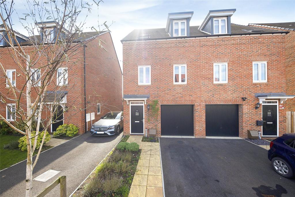 Ifould Crescent, Wokingham, Berkshire, RG40 3 bed townhouse £475,000