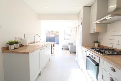 15 Field End Close, Luton, LU2 8DU