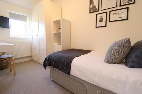 15 Field End Close, Luton, LU2 8DU