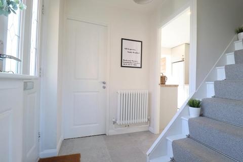 15 Field End Close, Luton, LU2 8DU
