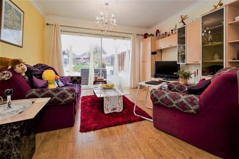 4 Clyde Way, Romford, RM1 4UP