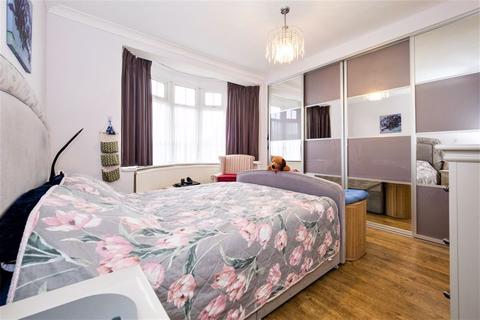 4 Clyde Way, Romford, RM1 4UP