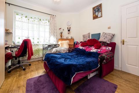 4 Clyde Way, Romford, RM1 4UP