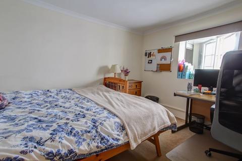 Flat 2, 25 Friars Walk, Exeter, EX2 4AY