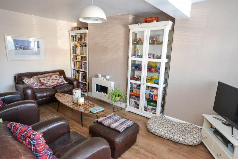 Kingsman Road, StanfordLeHope 3 bed end of terrace house £330,000