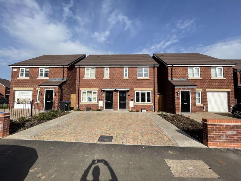 Phoenix Street, West Bromwich 2 bed semidetached house £800 pcm (£